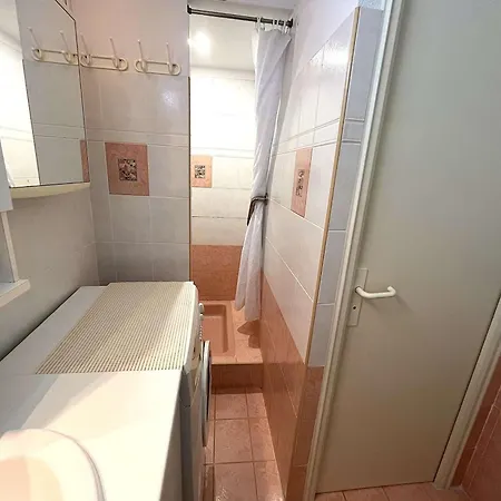Studio/cabine A 80m De La Avec Terrasse, Jardinet Et Garage - - Fr-1-226b-140